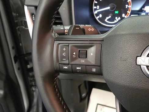 Used 2025 Nissan Rogue SV image 15