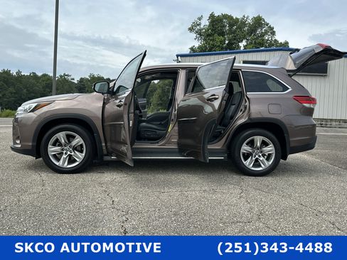 Used 2017 Toyota Highlander Limited image 31