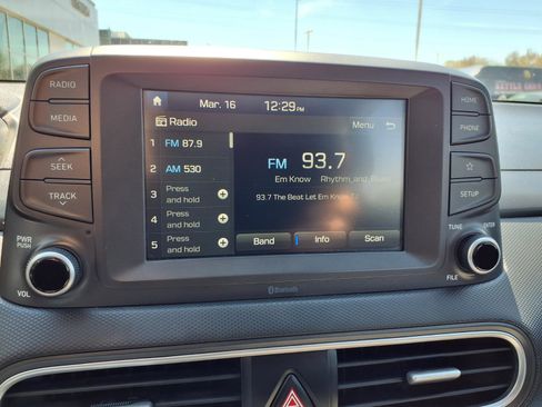 Used 2021 Hyundai Kona SE image 6