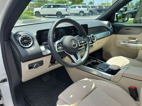 Used 2022 Mercedes-Benz GLB 250 4MATIC image 32