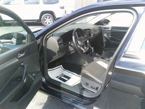 Used 2024 Volkswagen Jetta SE FWD image 18