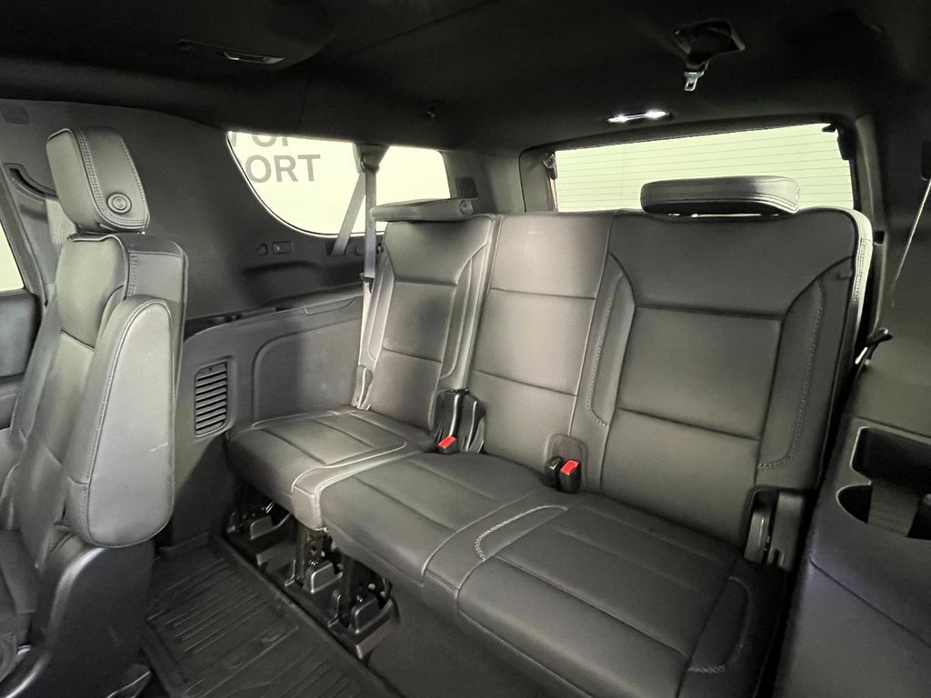 Used 2025 GMC Yukon XL Denali w/ Denali Reserve Package AWD/4WD image 17