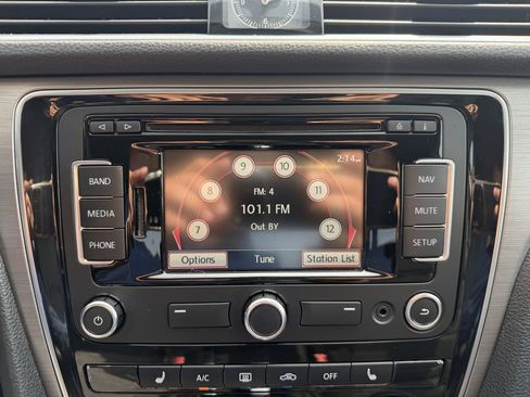 Used 2015 Volkswagen Passat TDI SE FWD image 33