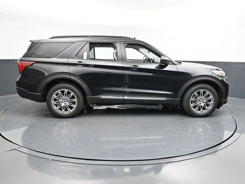 Used 2025 Ford Explorer Active w/ Active Comfort Package image 8
