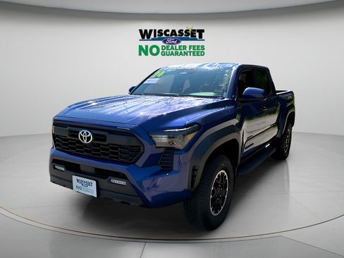 Used 2024 Toyota Tacoma TRD Off-Road AWD/4WD image 17