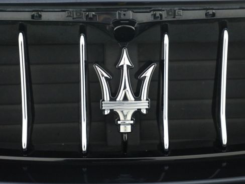 Used 2019 Maserati Levante image 25