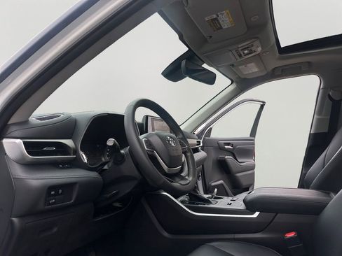 Used 2023 Toyota Corolla XSE image 9