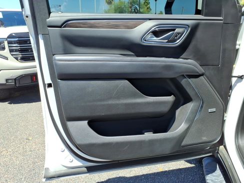 Used 2023 Chevrolet Tahoe Z71 w/ Luxury Package AWD/4WD image 19