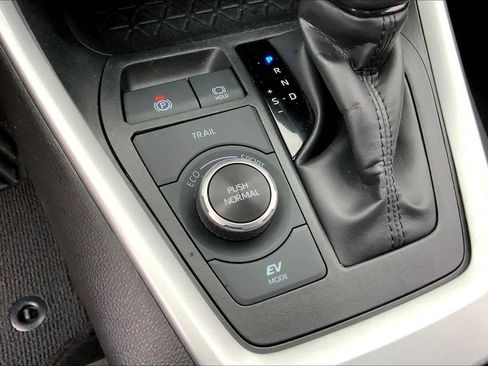 Used 2024 Toyota RAV4 XLE w/ Convenience Package image 34