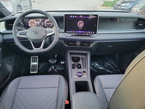 New 2026 Volkswagen Tiguan SE R-Line image 6