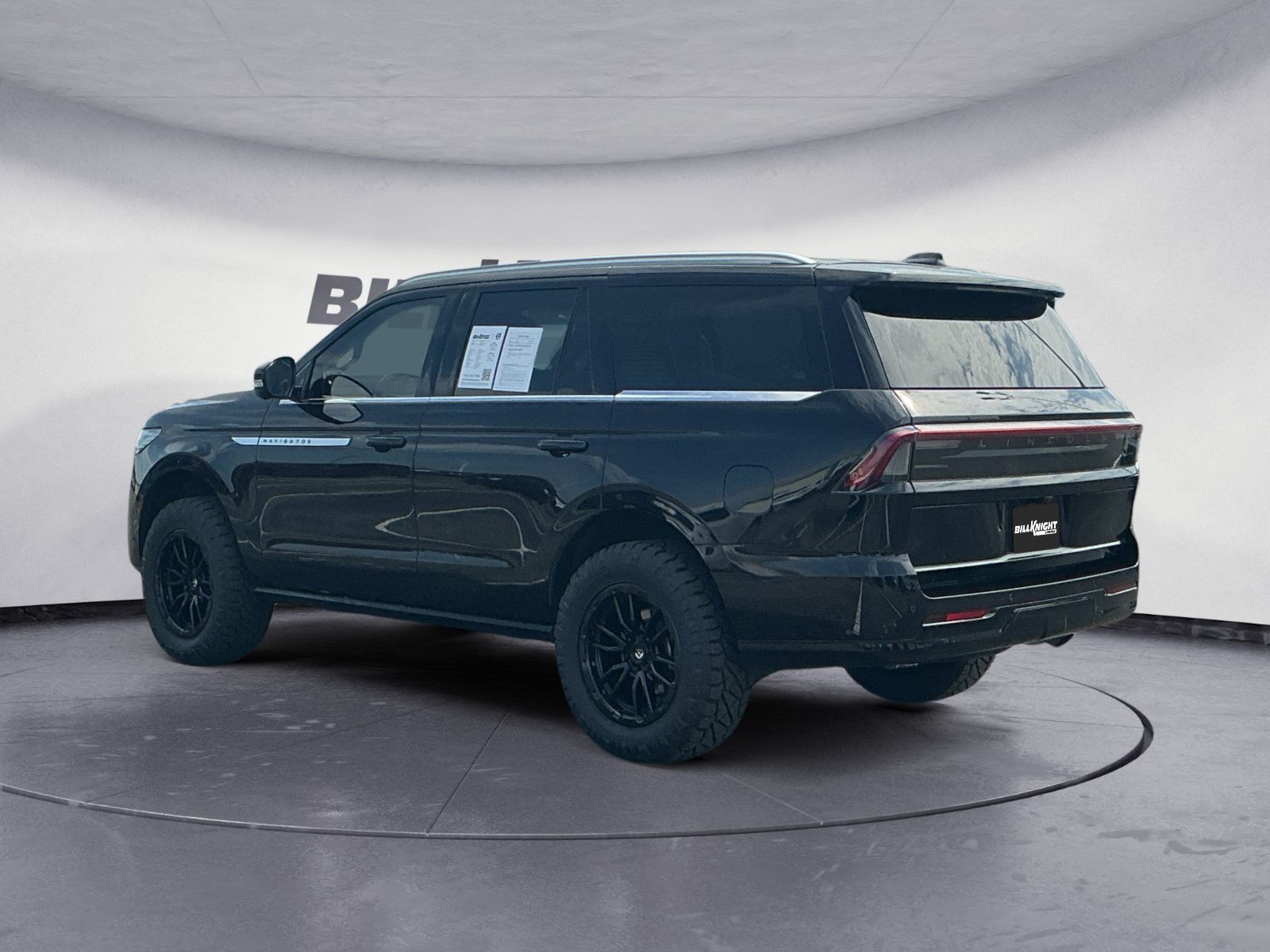 Certified 2025 Lincoln Navigator Reserve AWD/4WD image 4