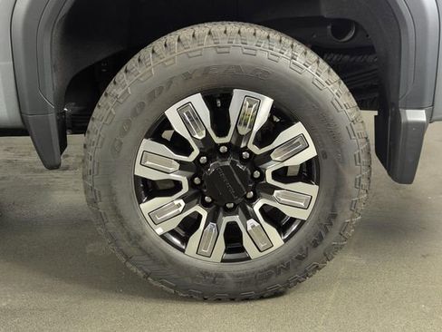 Used 2025 GMC Sierra 2500 Denali w/ Technology Package AWD/4WD image 11