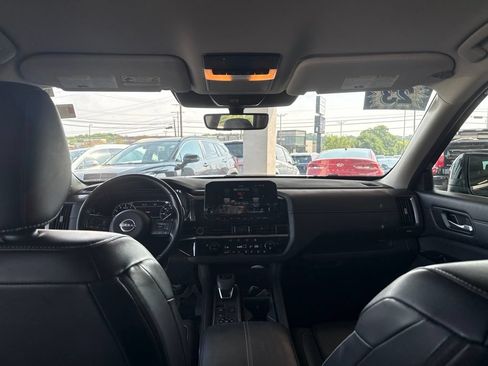 Used 2023 Nissan Pathfinder SL w/ Lighting Package (N92) AWD/4WD image 14