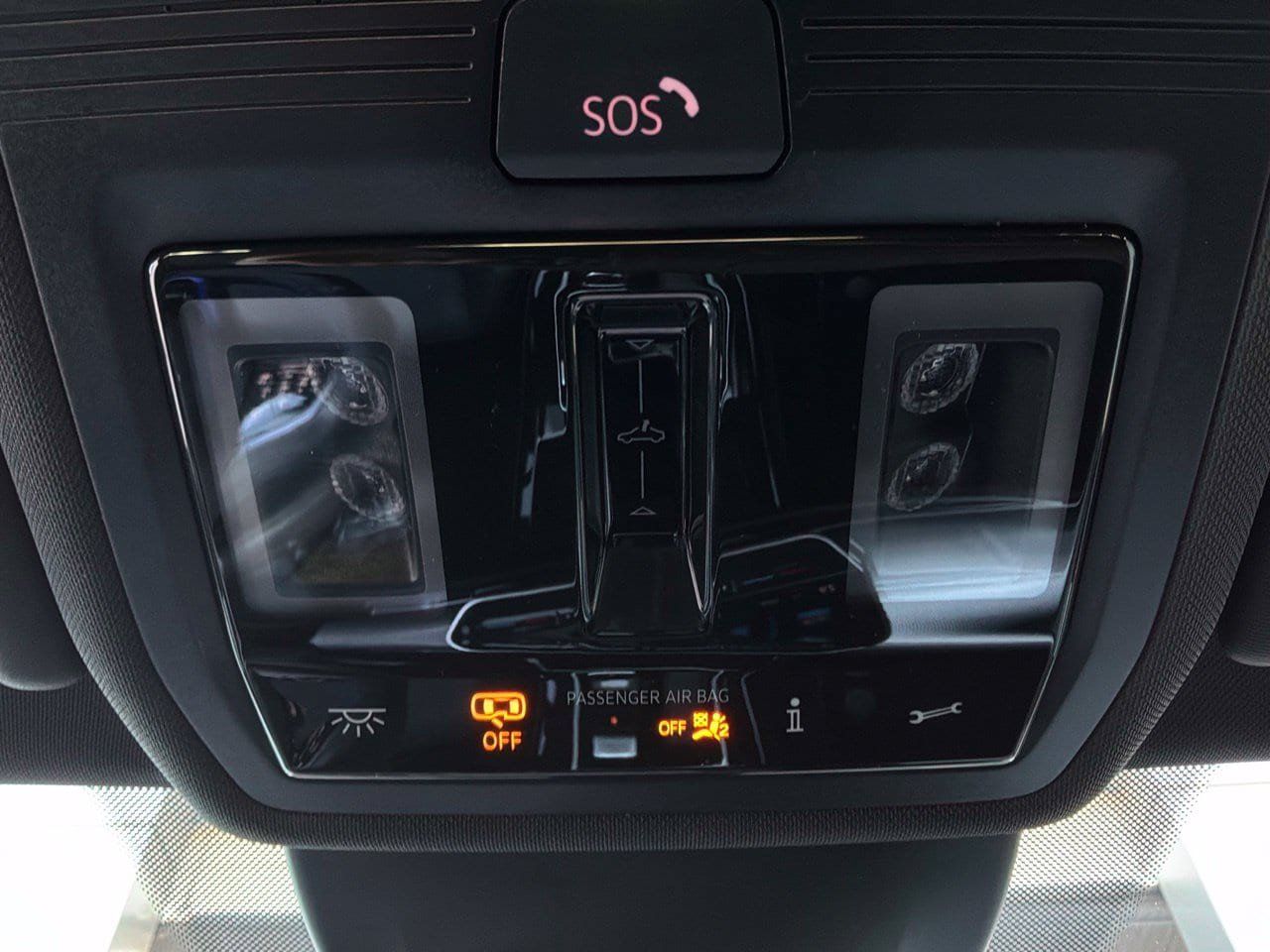 Used 2025 Volkswagen Golf AWD/4WD image 22