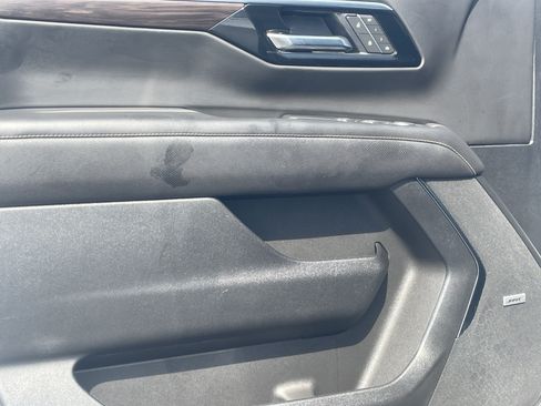 Used 2025 Chevrolet Suburban Premier AWD/4WD image 14