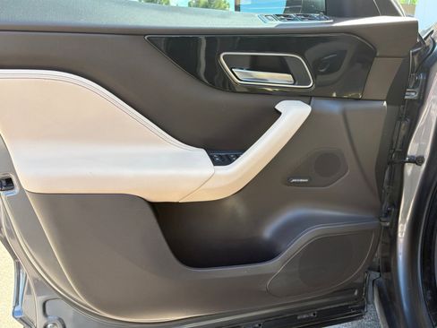 Used 2019 Jaguar F-PACE Prestige AWD/4WD image 12