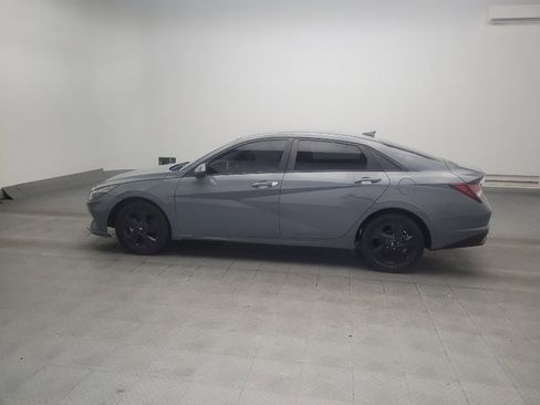 Used 2022 Hyundai Elantra SEL w/ Convenience Package FWD image 3