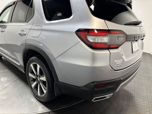 Certified 2024 Honda Pilot Touring image 10