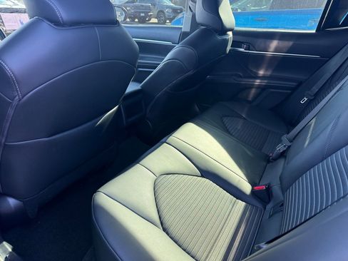Used 2023 Toyota Camry SE image 9