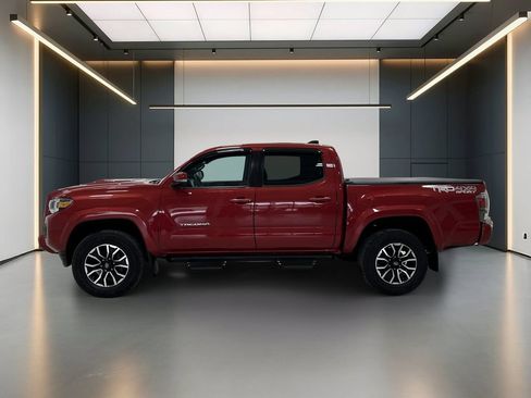 Used 2020 Toyota Tacoma TRD Sport w/ Technology Package AWD/4WD image 2