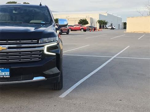 Used 2022 Chevrolet Suburban Premier image 11