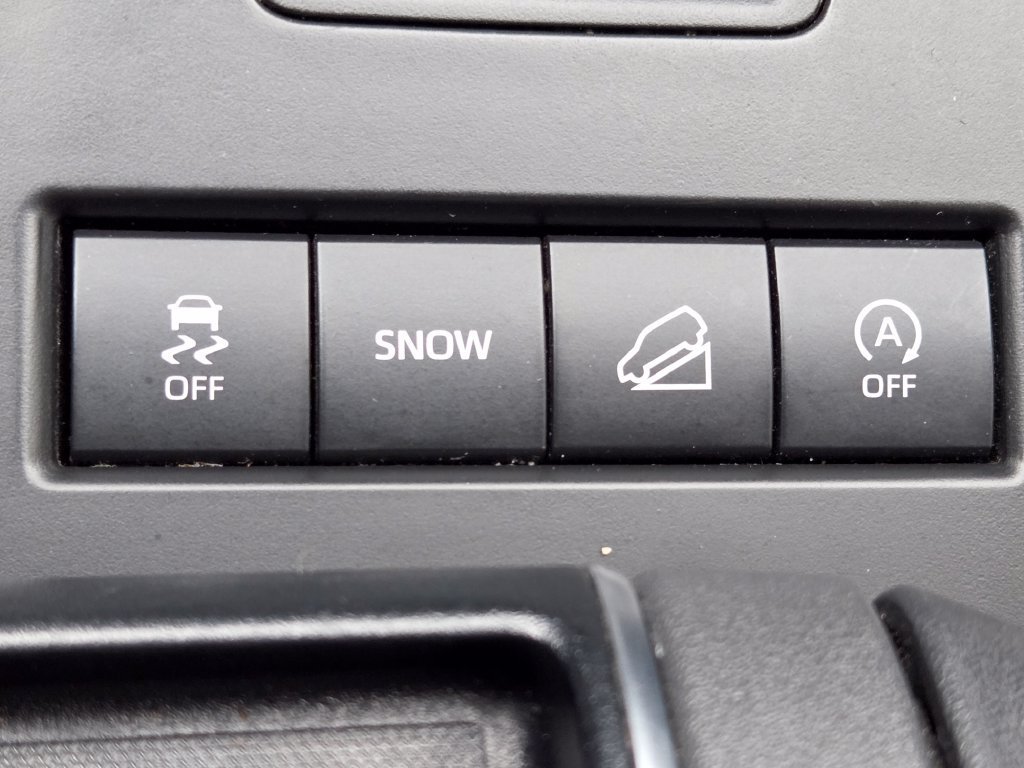 Used 2021 Toyota Highlander XLE AWD/4WD image 15