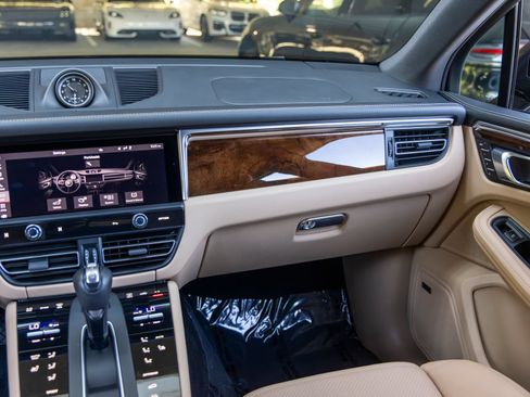 Certified 2023 Porsche Macan AWD/4WD image 48