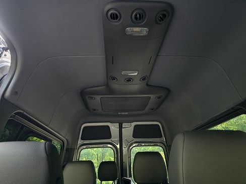 Used 2023 Mercedes-Benz Sprinter 2500 image 21