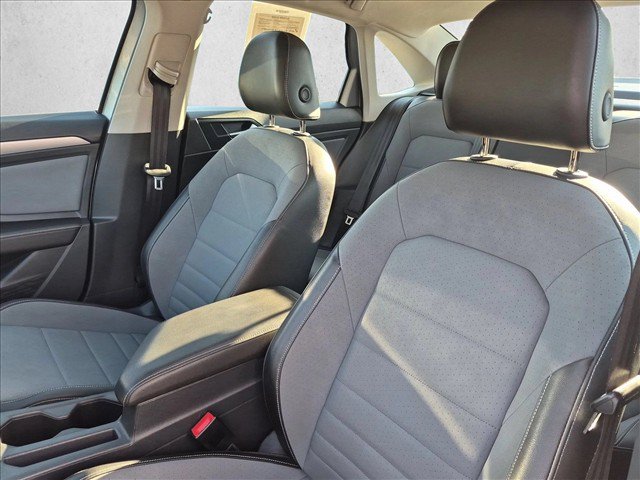 Used 2025 Volkswagen Jetta SE FWD image 27