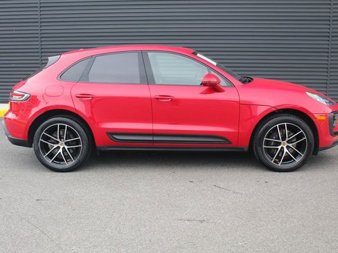 Certified 2025 Porsche Macan AWD/4WD image 9