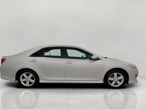 Used 2012 Toyota Camry SE FWD image 12