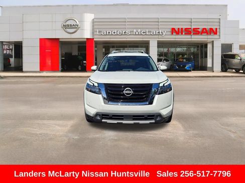 Used 2022 Nissan Pathfinder SL FWD image 11