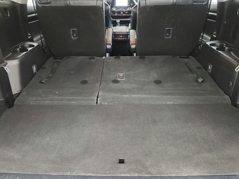 Used 2022 Toyota Highlander XLE AWD/4WD image 30