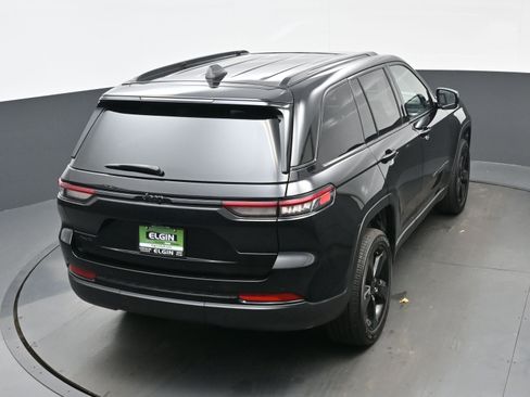 Used 2024 Jeep Grand Cherokee Altitude image 36