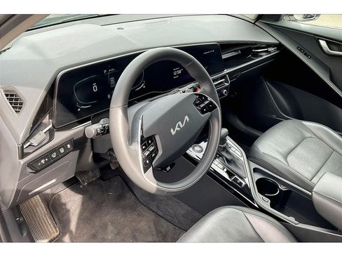 Used 2023 Kia Niro SX image 14