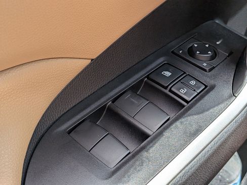 Used 2021 Toyota RAV4 XLE w/ Convenience Package FWD image 24