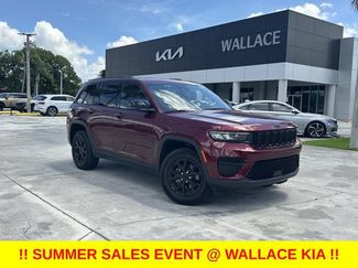 Used 2024 Jeep Grand Cherokee Altitude AWD/4WD video 1
