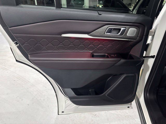 Used 2025 Ford Explorer Platinum w/ Ultimate Package AWD/4WD image 17