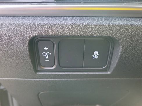 Used 2025 Kia Sorento LX image 27