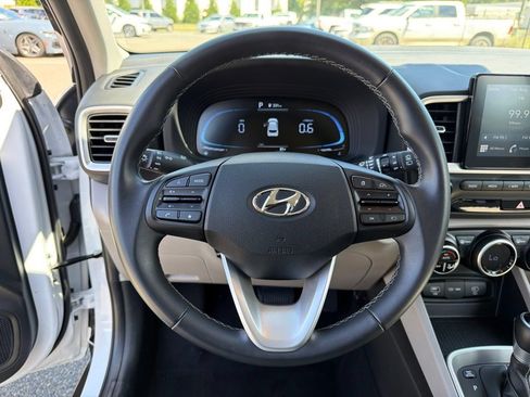 Certified 2025 Hyundai Venue SEL FWD image 20