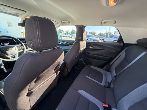 Used 2024 Chevrolet TrailBlazer LT w/ LT Cold Weather Package FWD image 24