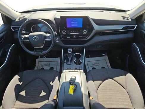Used 2024 Toyota Highlander LE image 10