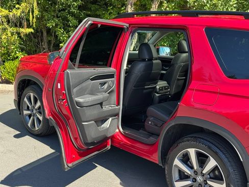 Certified 2025 Honda Pilot Touring image 12