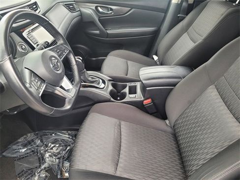 Used 2019 Nissan Rogue SV image 10