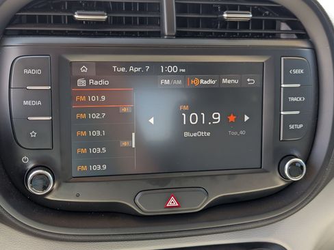 Certified 2023 Kia Soul LX w/ LX Technology Package FWD image 18