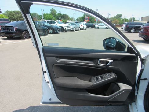 Used 2023 Honda Civic Sport image 8