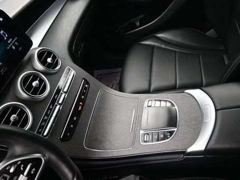 Used 2021 Mercedes-Benz GLC 300 4MATIC image 21