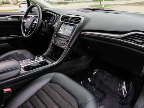 Used 2017 Ford Fusion SE w/ Equipment Group 201A FWD image 18