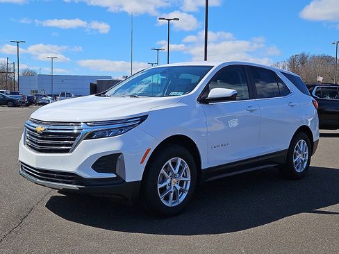 Used 2023 Chevrolet Equinox LT image 3