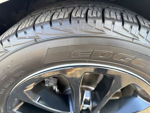 Used 2020 Ford Fusion SE image 31